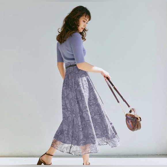 Elegant Floral Patterned Skirt - Picture 1 of 3